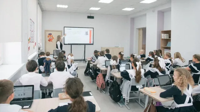 Учащиеся люберецкого лицея №4 изучают цифровую грамотность на киберуроках
