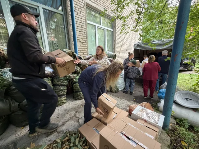 Очередную партию гумгруза отправили в зону СВО волонтёры Люберец