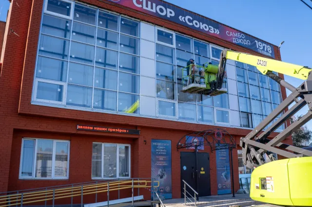 Народная программа «Единой России»: в спортивной школе «Союз» в Люберцах меняют окна впервые за 39 лет