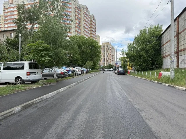 На 1-м Лермонтовском проезде в Люберцах завершили укладку нового асфальта