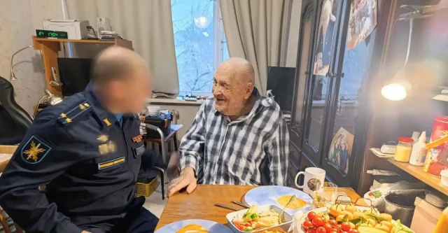 Дмитрий Крестинин навестил Героя Советского Союза Николая Бездетнова