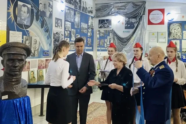 Двенадцать студентов Люберецкого техникума приняли в «Гагаринцы»