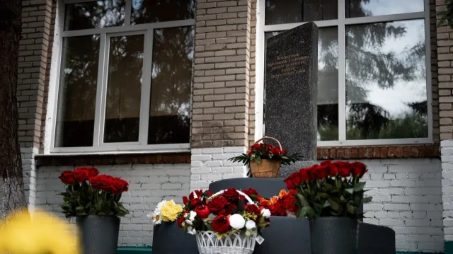 Мемориал, посвященный юным участникам Великой Отечественной войны, открыли на территории школы Люберец
