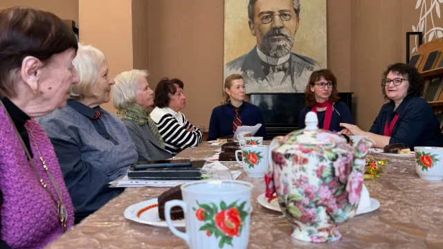 Дзержинских участников проекта «Активное долголетие» поздравили с Днём пожилого человека