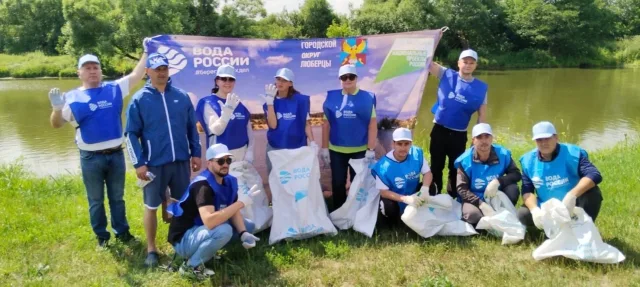 Берег Токаревского озера в Люберцах очистили от мусора во время акции «Вода России»