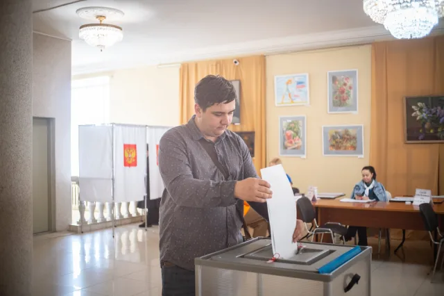 Молодогвардейцы Люберец пришли на выборы командой: для трёх активистов голосование стало первым
