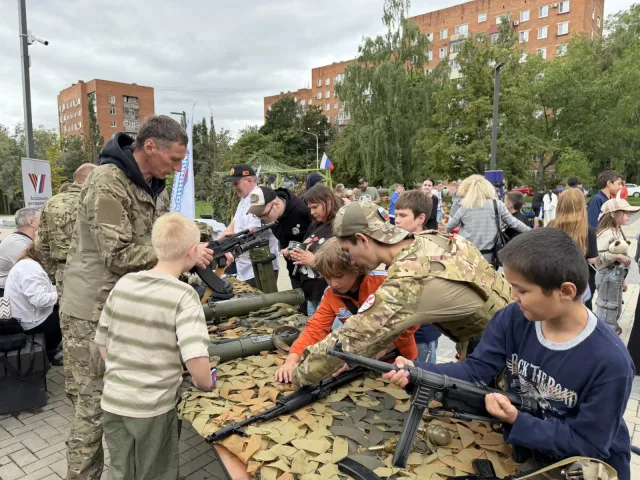 Гуманитарная ярмарка в поддержку участников СВО прошла в Дзержинском городского округа Люберцы
