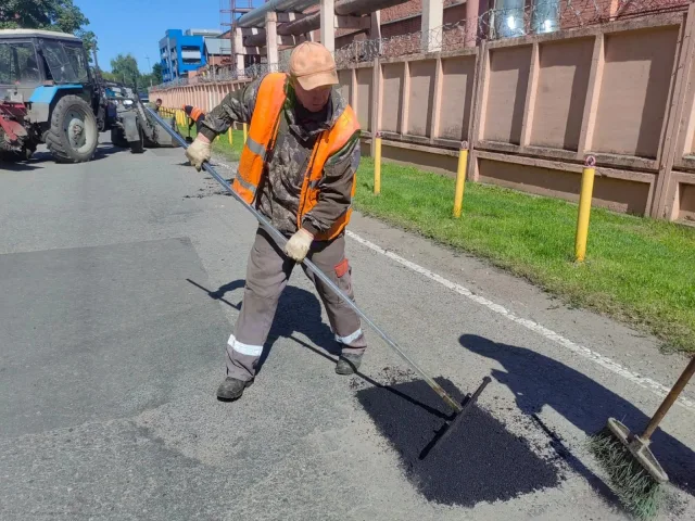 Более 6200 ям устранили на дорогах Люберец с начала года