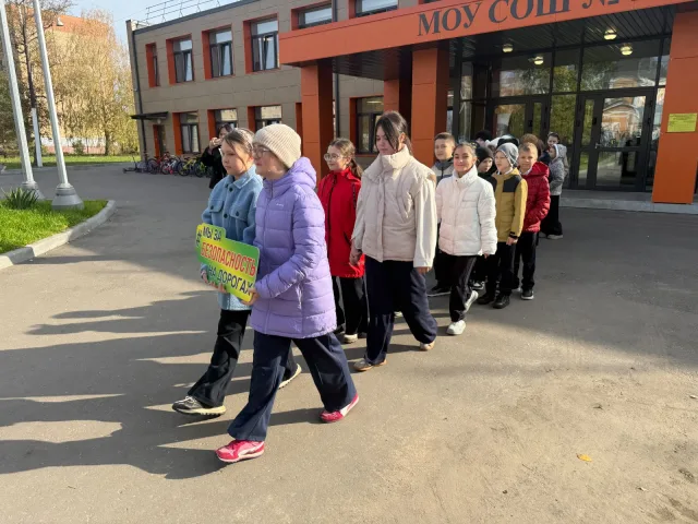Инспекторы ГАИ провели урок дорожной безопасности в реальных условиях для школьников Люберец