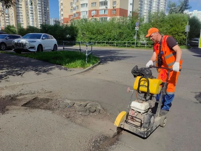 Почти 5 тысяч ям ликвидировали на дорогах Люберец с 1 марта