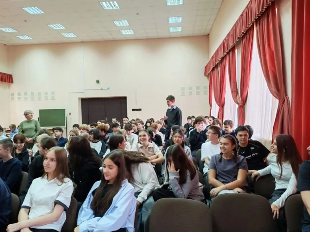 Полицейские и общественники напомнили подросткам Люберец об ответственности за уголовные преступления