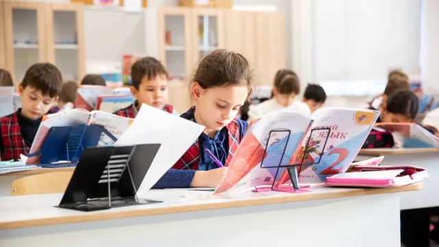 «Единая Россия» поддерживает молодых педагогов: 45 специалистов пришли работать в школы Люберец
