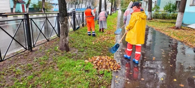 Комплексную уборку дорог и тротуаров проводят в Люберцах