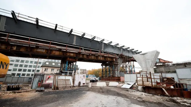 Путепровод, который свяжет северную и южную части города, продолжают строить в Люберцах