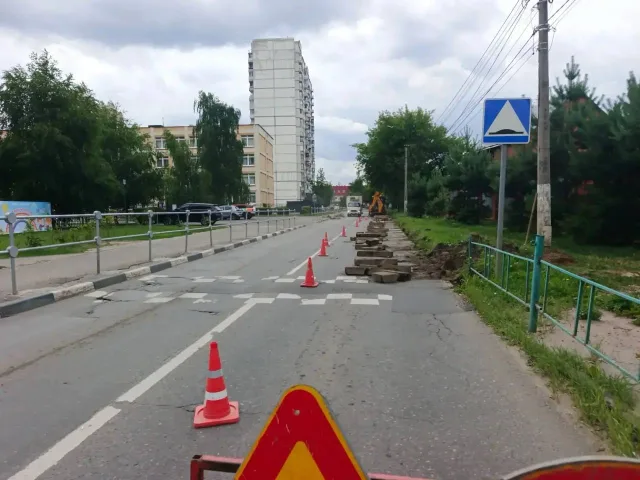 В поселке Октябрьский приступили к ремонту дорожного покрытия на улице Школьная