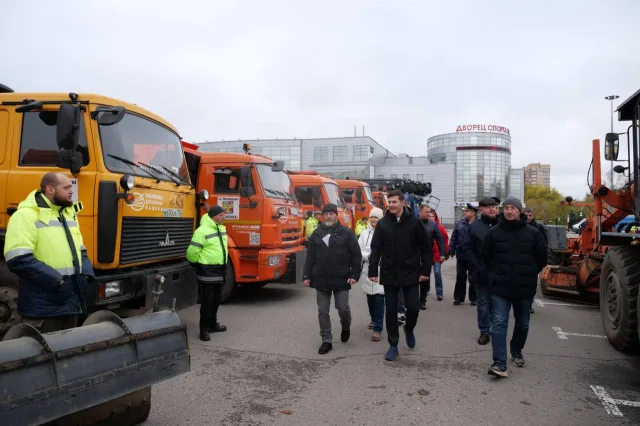Порядка 170 единиц спецтехники Люберец приняли участие в областном смотре готовности к зиме