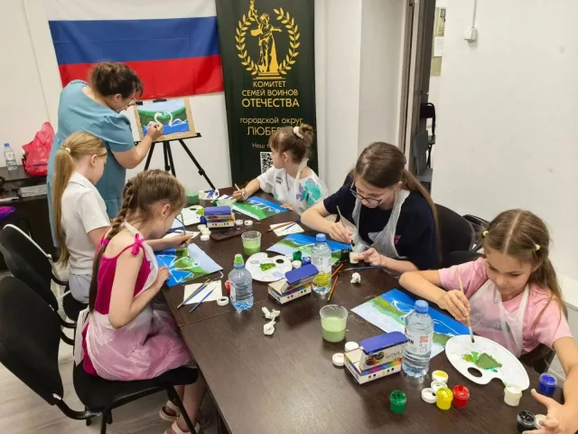 Творческий мастер-класс для детей участников СВО прошел в Люберцах