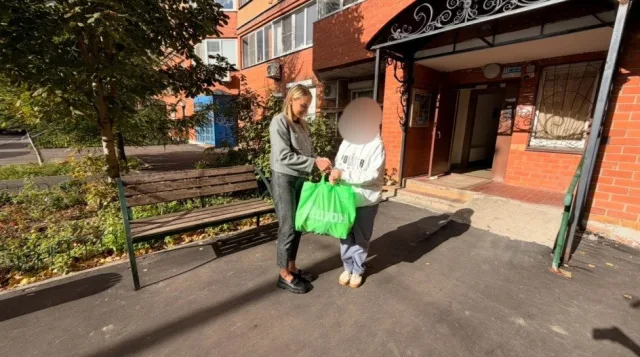 Депутаты «Единой России» в Люберцах передали продуктовые наборы семьям с детьми и участника СВО
