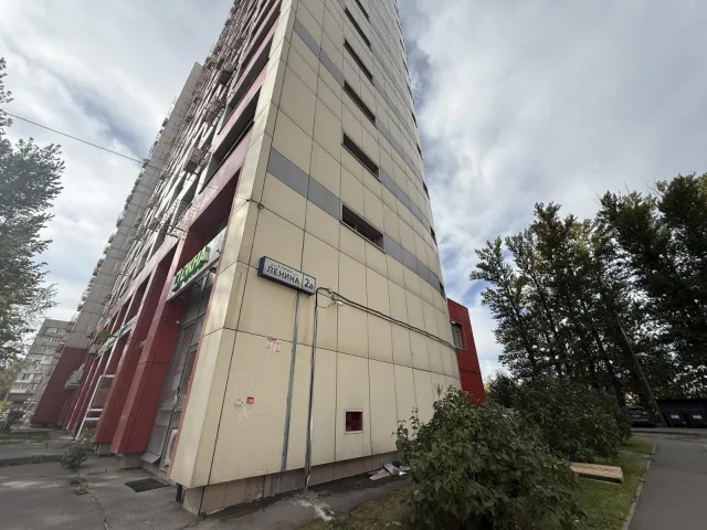 Восстановление фасада дома, пострадавшего после июньской атаки БПЛА, завершили в Дзержинском