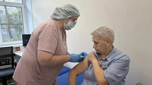 Жители Дзержинского могут пройти бесплатную вакцинацию от гриппа