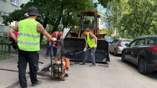 Более 350 ям устранили рабочие во дворах Дзержинского городского округа Люберцы