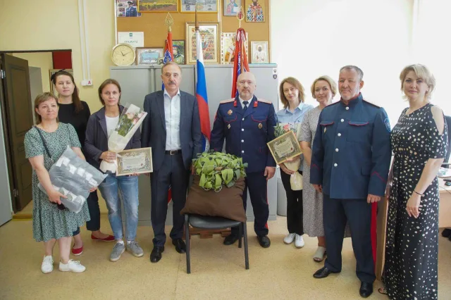 Жительницы Люберец изготовили и передали маскировочную армейскую сеть в зону СВО
