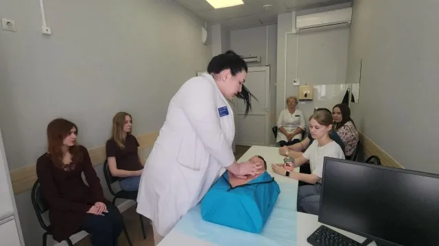 Около 24 тысяч пациентов прошли обучение в школах здоровья Люберецкой больницы с начала года