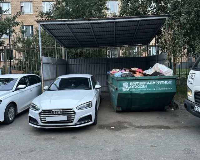 Водителям Люберец напомнили об ответственности за блокировку подъезда к контейнерным площадкам