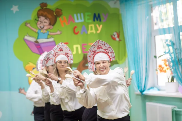В Люберцах поздравили воспитателей детского сада «Ласточка» с профессиональном праздником