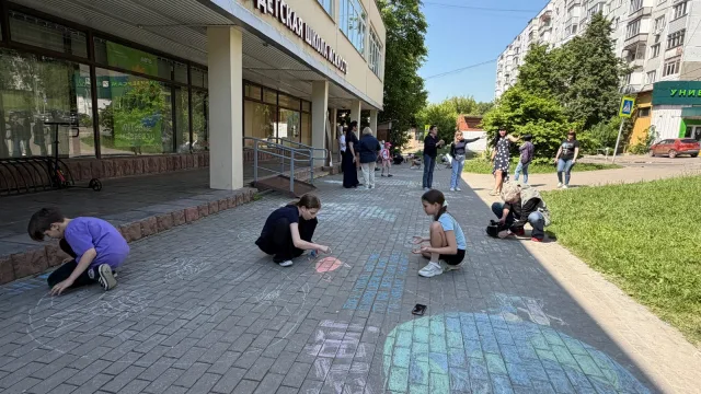 Галерея рисунков на асфальте с героями сказок А.С. Пушкина появилась в Дзержинском