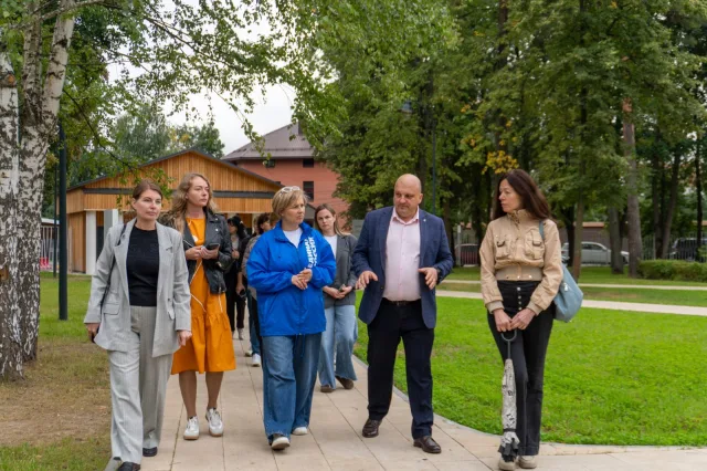 В Люберцах проверили доступность обновленного Летнего парка для маломобильных групп граждан