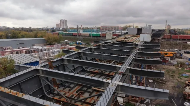 Путепровод, который свяжет северную и южную части города, продолжают строить в Люберцах