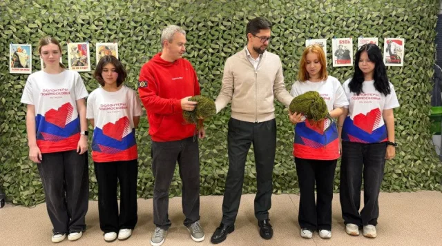 «Единая Россия» в Люберцах поддержала волонтёров, которые плетут маскировочные сети и антидроновые шторы для бойцов СВО