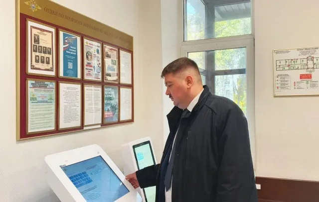 Общественник проверил работу Отдела по вопросам миграции в Люберцах