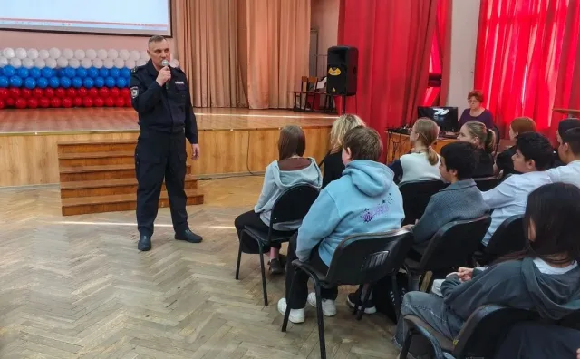 Полицейские и общественники напомнили подросткам Люберец об ответственности за уголовные преступления