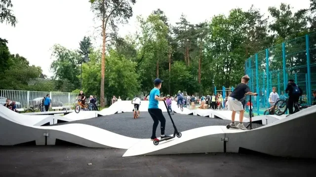 Первый спектакль увидели зрители на сцене «Летнего театра» в парке Малаховки