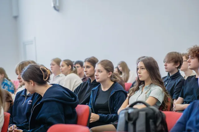 Открытый урок для школьников Люберец в рамках проекта «Зеленая экономика» провела «Единая Россия»