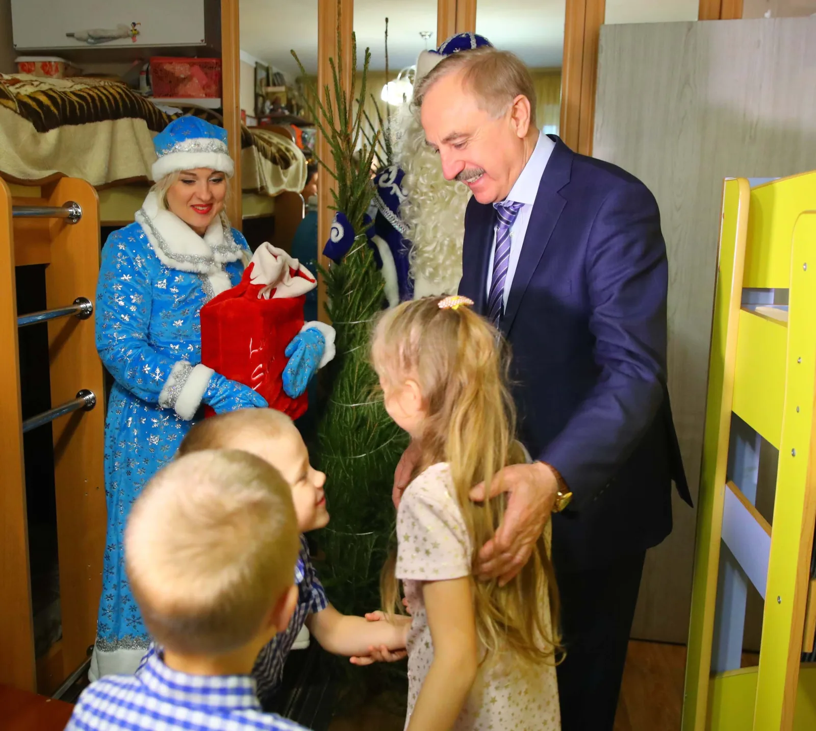 Поздравление многодетной семьи в Октябрьском