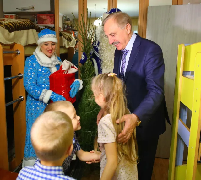Поздравление многодетной семьи в Октябрьском